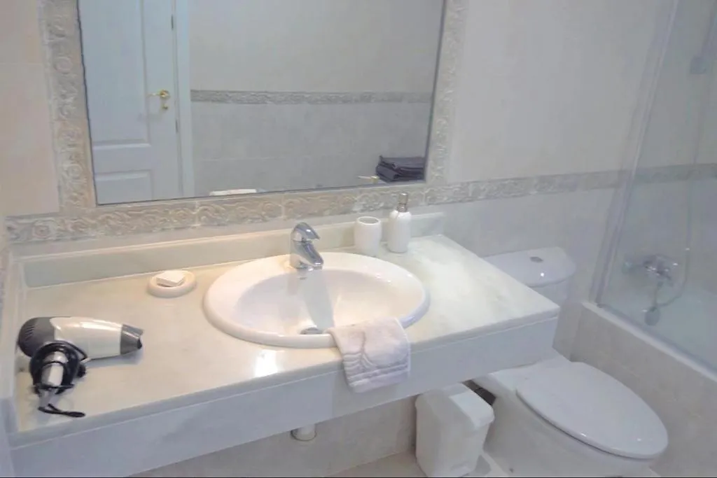 Marbella Apartment I Beachside And Extra Spacious, Next To Marriott Playa Andaluza, Private Heated Jacuzzi, 6 Swimming Pools, Gym, Padel & Tennis Estepona